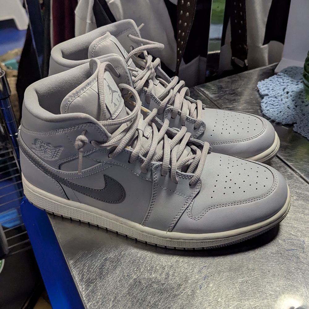 Nike Jordan 1 Mid Wolf Gray